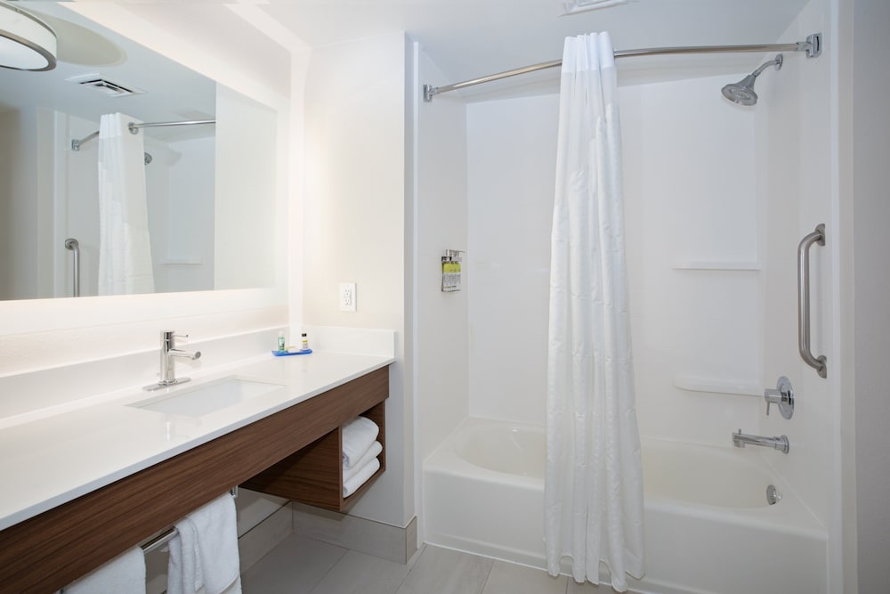 Suite, 1 King Bed with Sofa bed, Accessible (Communication) - Photo 3