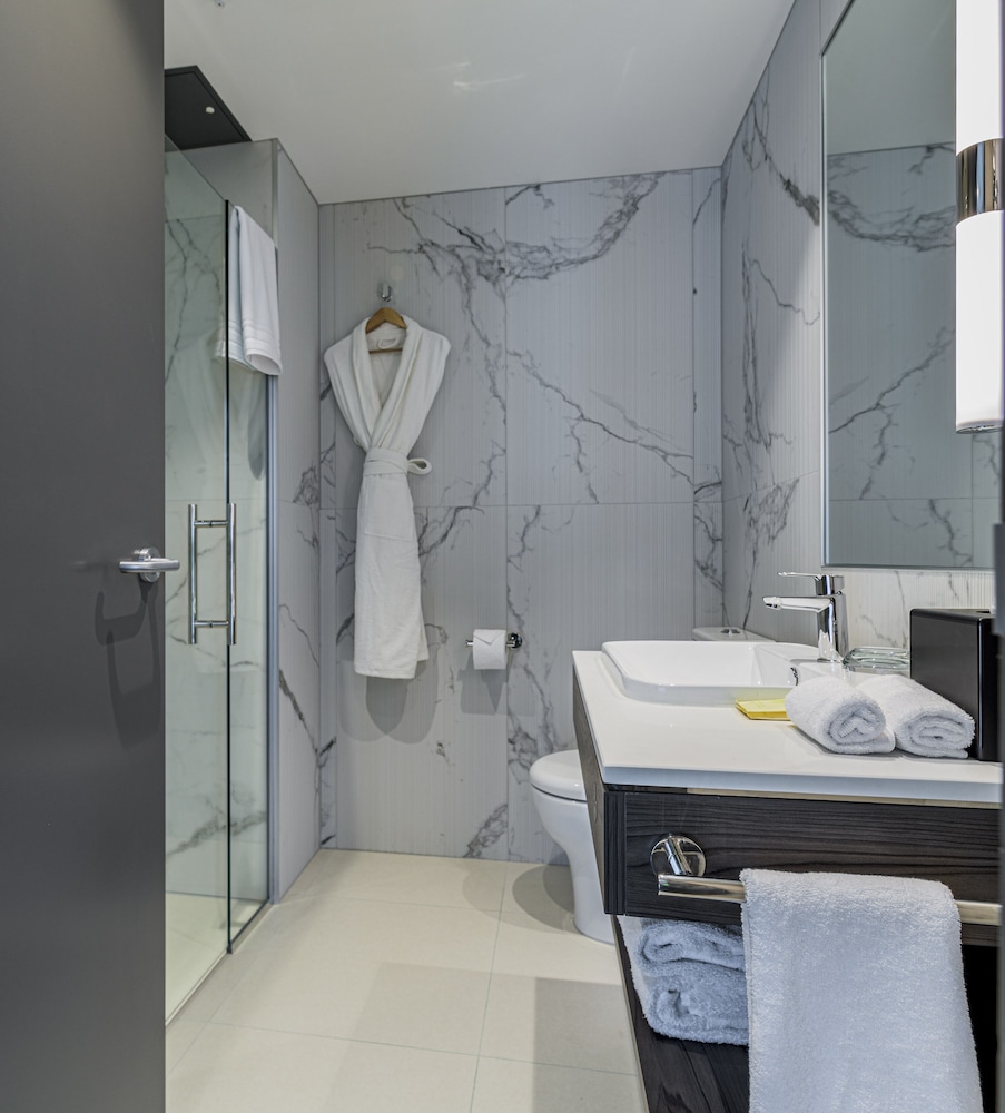 Deluxe Suite, River View - Photo 4