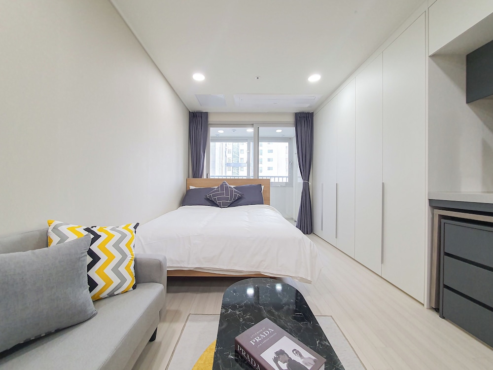 Standard Double Room - Photo 11