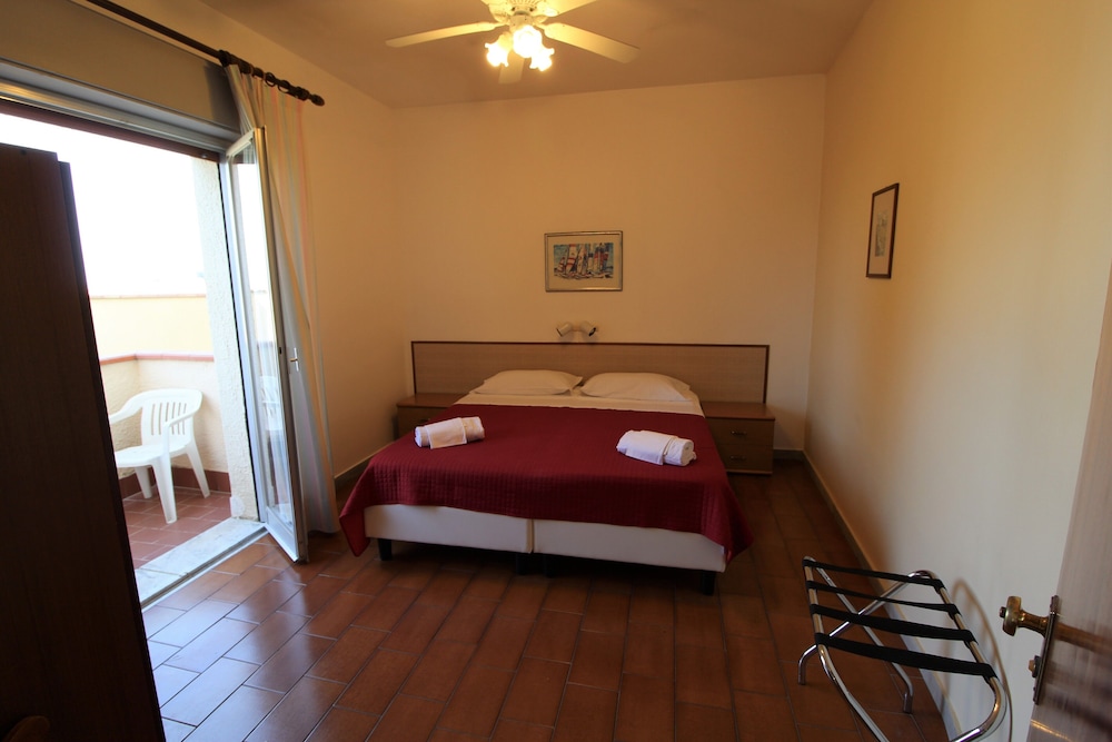 Family Triple Room, 2 Bedrooms, 2 Bathrooms, Courtyard Area