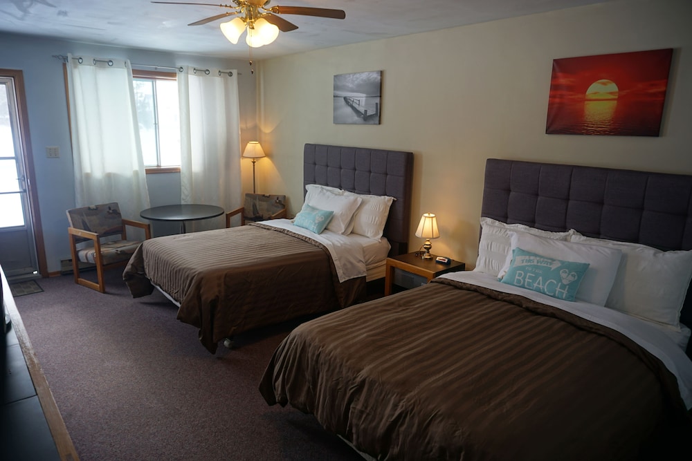 Deluxe Room, 2 Queen Beds photo 2