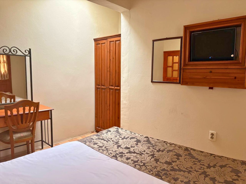 Economy Double Room, 1 Queen Bed