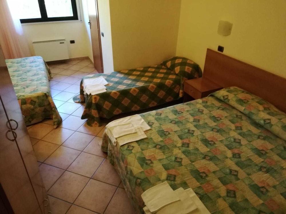 Standard Triple Room photo 2
