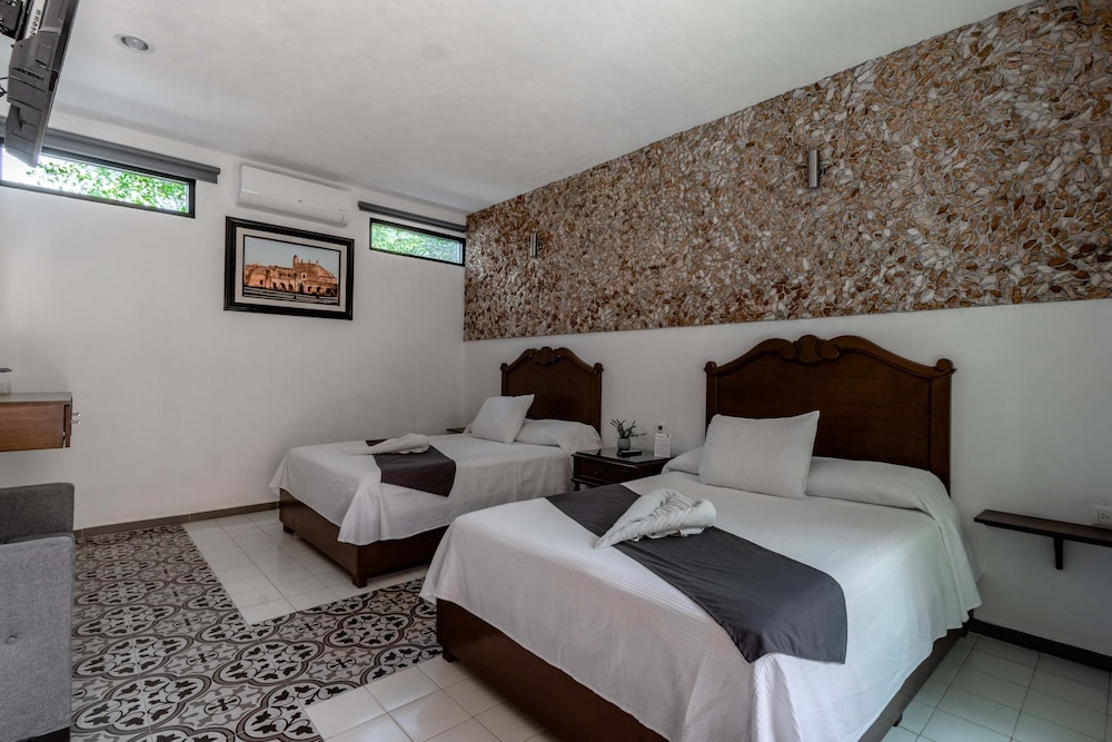 Family Double Room, 2 Double Beds, Private Bathroom, City View photo 1