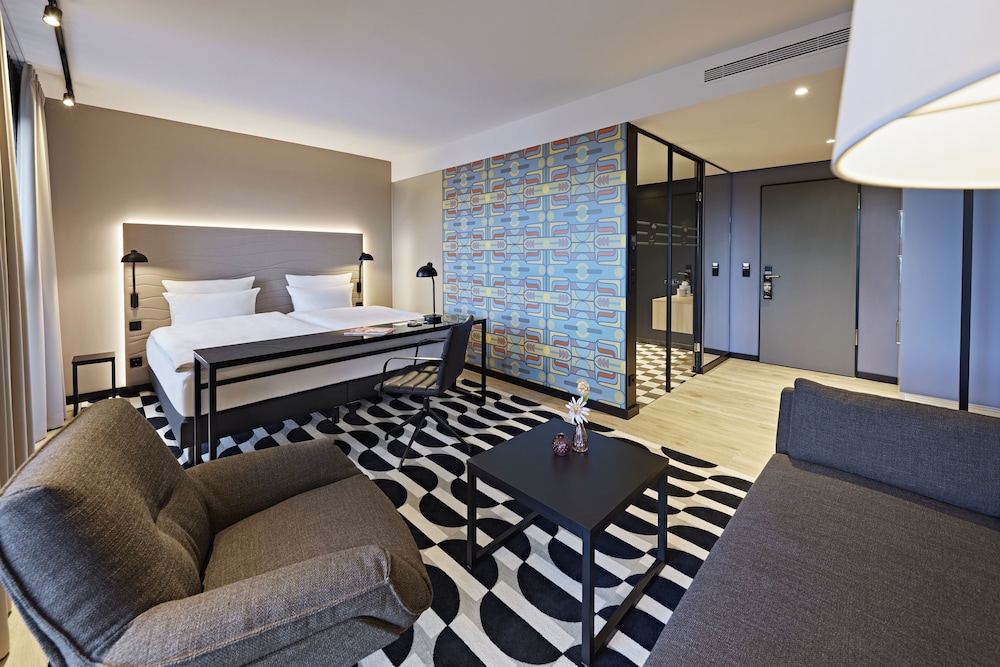 Gallery Double Room, 1 King Bed - Photo 1