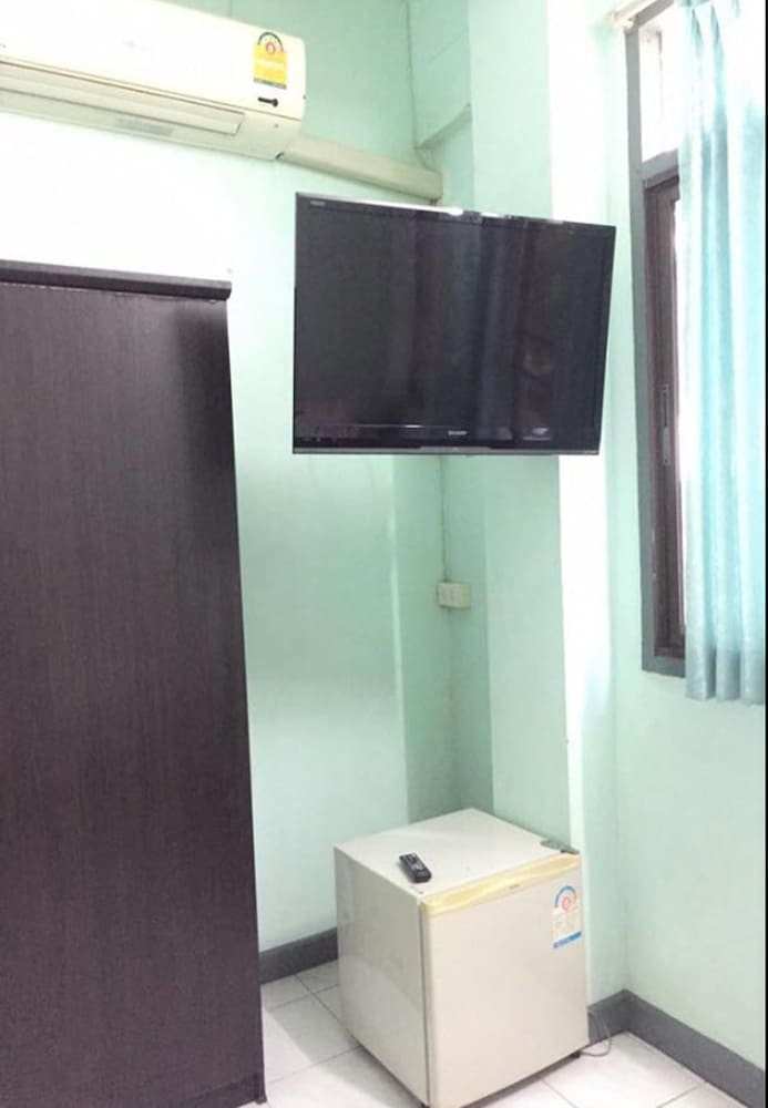 Standard Twin Room with Air-Conditioner and Private Bathroom photo 3