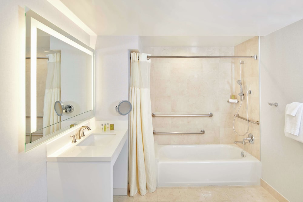 Room, Accessible photo 3