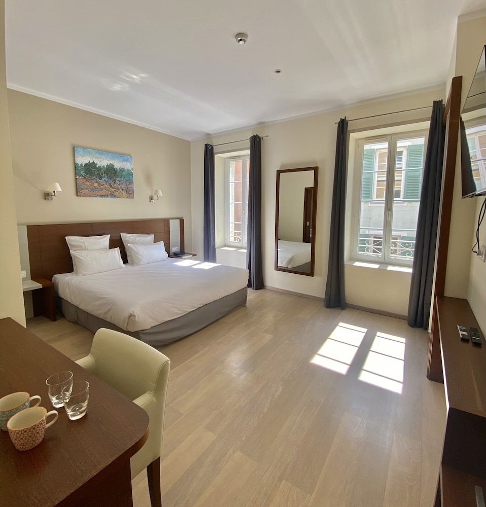 Deluxe Room - Photo 5