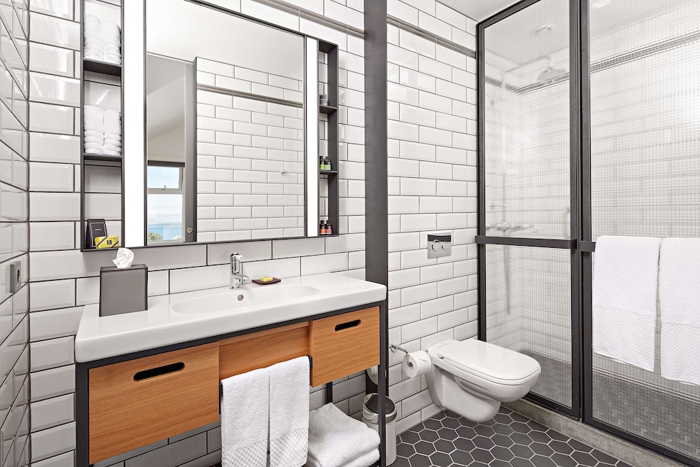 One Bedroom Suite photo 3