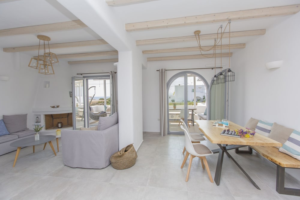Villa, Beachfront (Lantana)