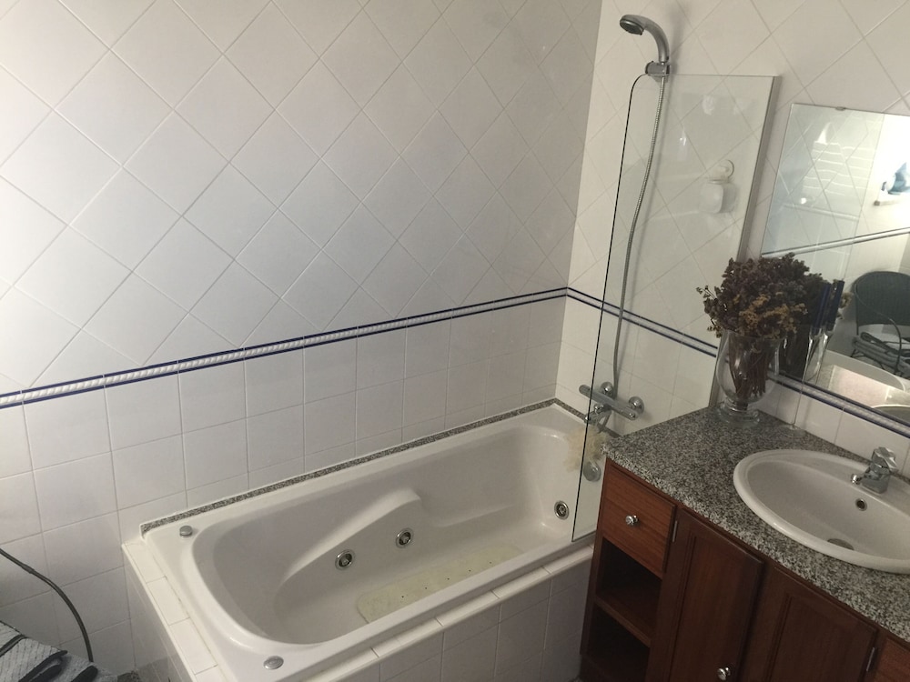 Double Room, Private Bathroom (Maceira) photo 3