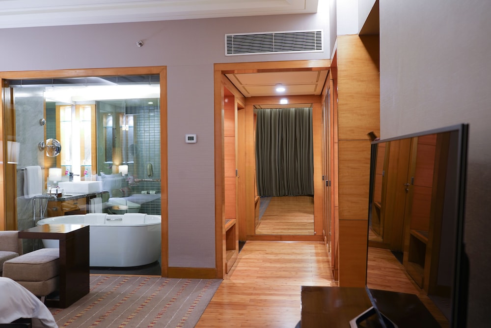 Standard Room, 1 King Bed, Pool View - Photo 13