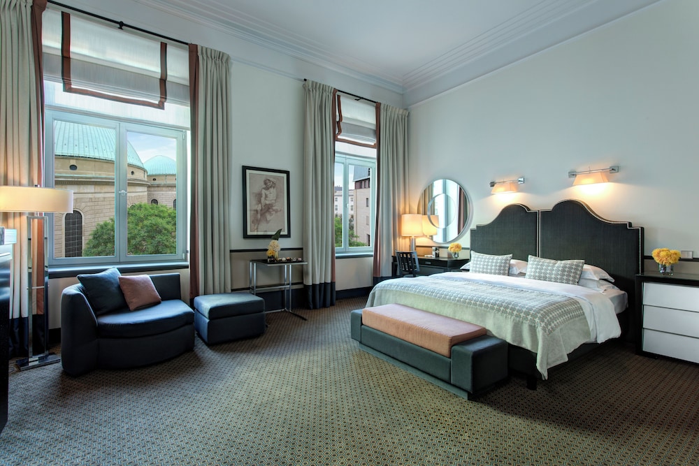Deluxe Room, City View