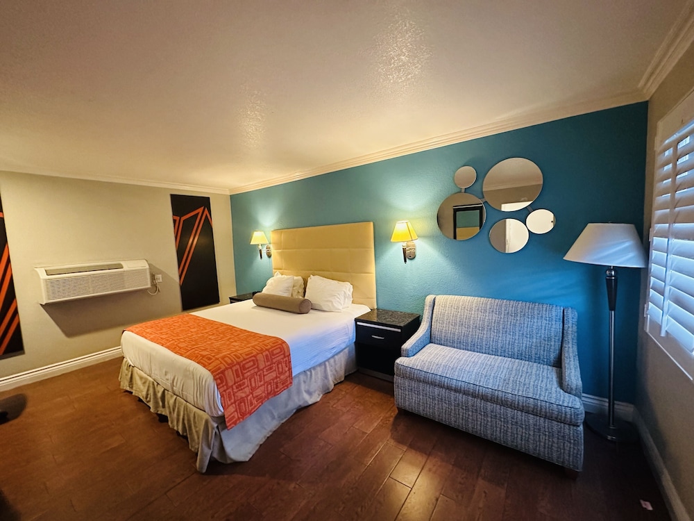Signature Room, 1 King Bed photo 1