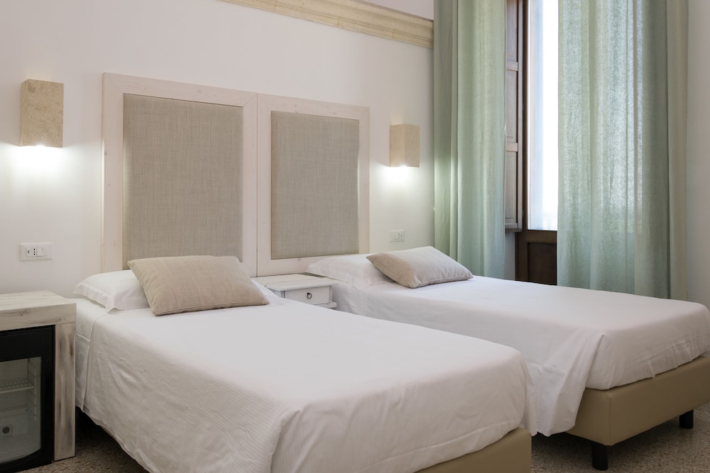Double or Twin Room photo 3