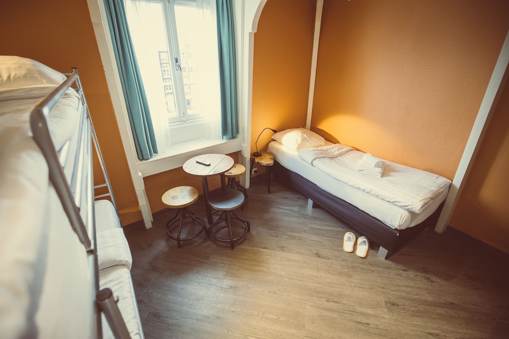 Basic Triple Room, Shared Bathroom photo 2