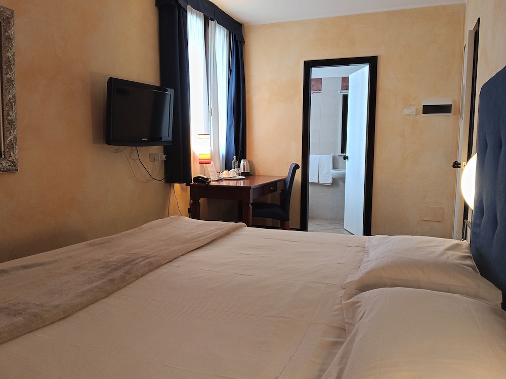 Economy Double Room - Photo 3