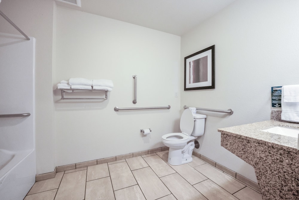 Room, 1 King Bed, Accessible, Non Smoking (Guestroom) - Photo 7