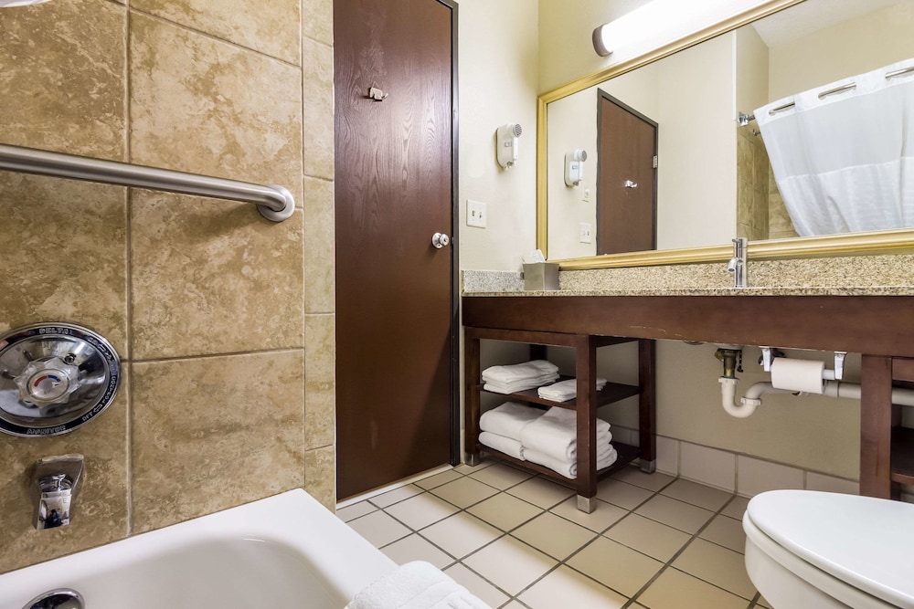 Suite, 1 King Bed, Non Smoking - Photo 4
