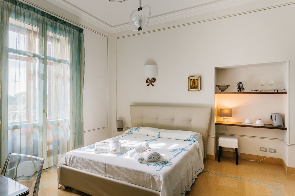 Deluxe Condo, 2 Bedrooms, Balcony