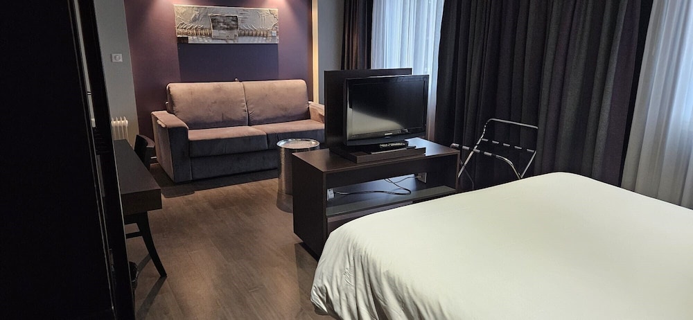 Junior Suite, 1 King Bed, Non Smoking photo 1