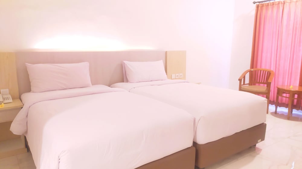 Deluxe Double or Twin Room - Photo 17