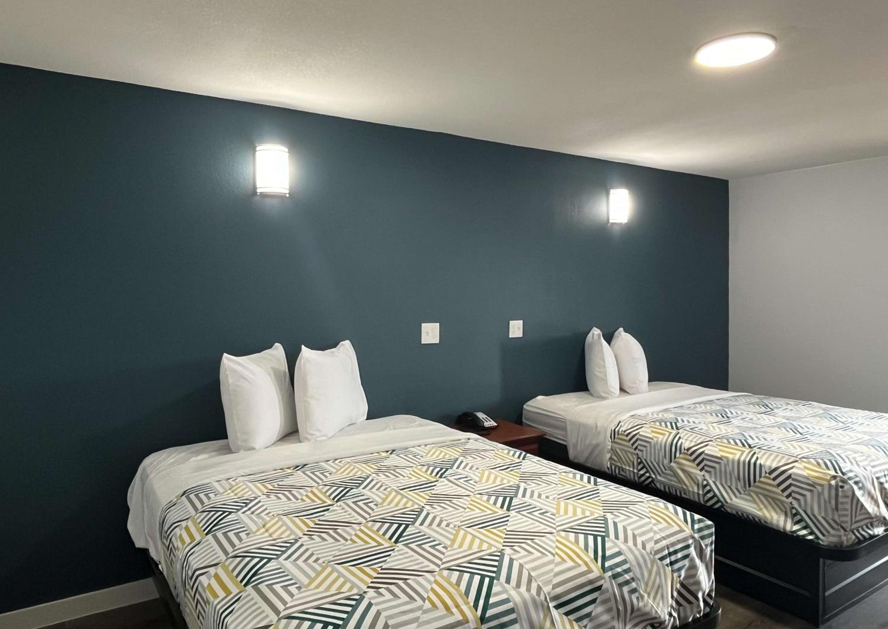 Double Room With Two Double Beds - Smoking photo 1