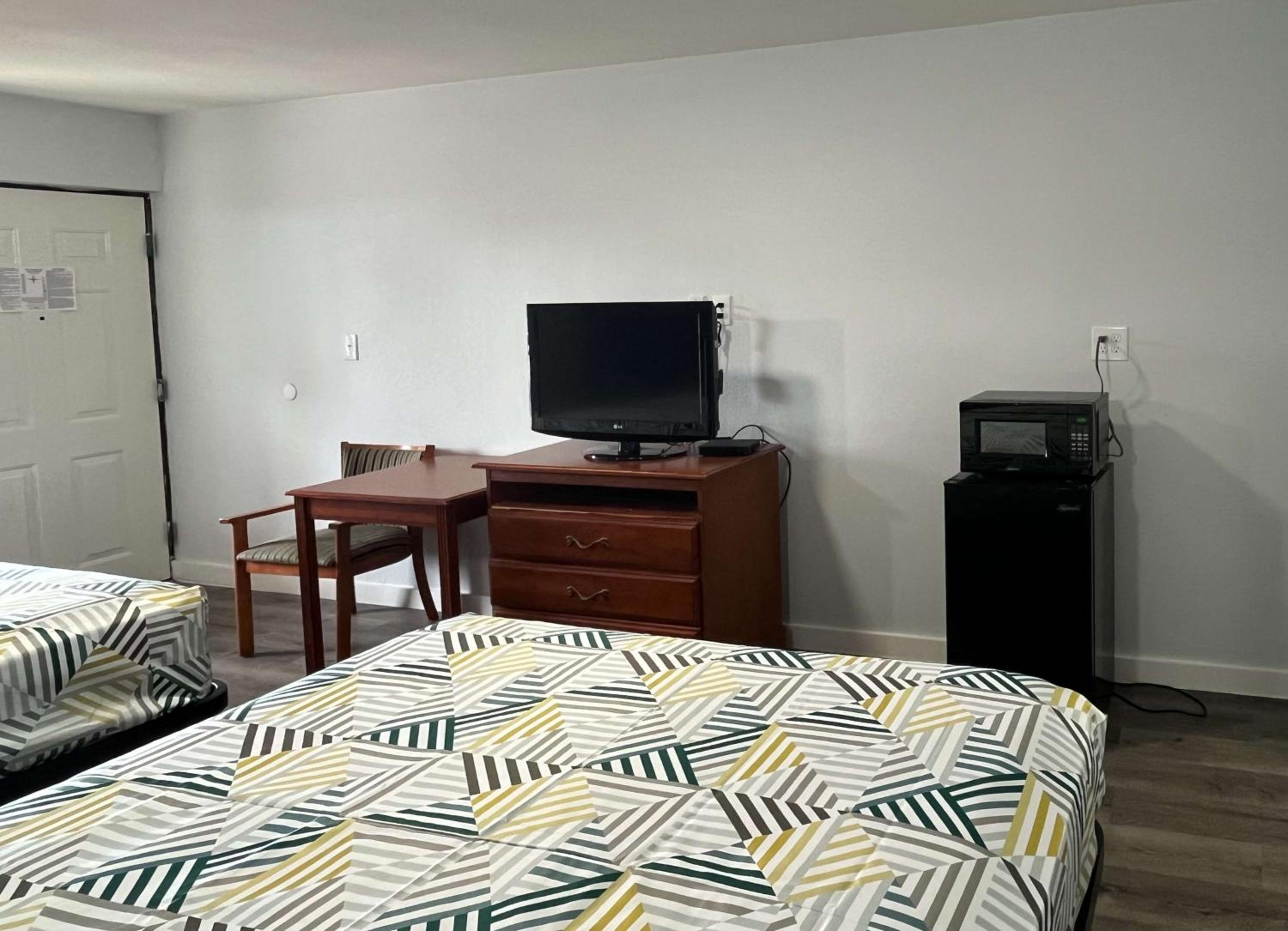 Double Room With Two Double Beds - Non-Smoking photo 3
