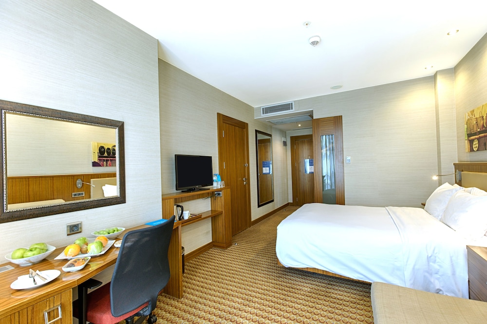 Room, 1 Queen Bed, Non Smoking, Refrigerator photo 2