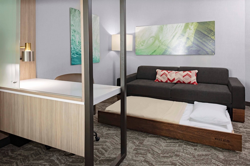 Suite, 2 Queen Beds photo 2