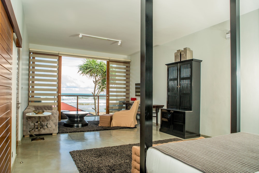 Executive Suite,1King Bed, Ocean View photo 3