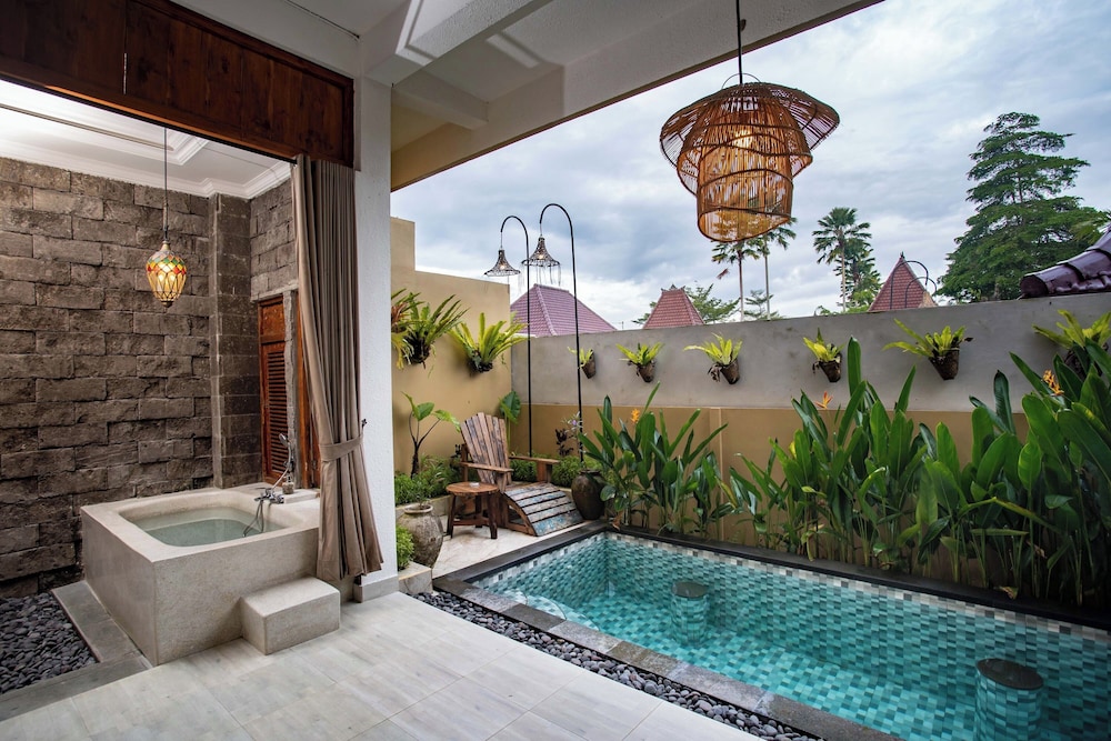One Bedroom Deluxe with Plunge Pool - Photo 7