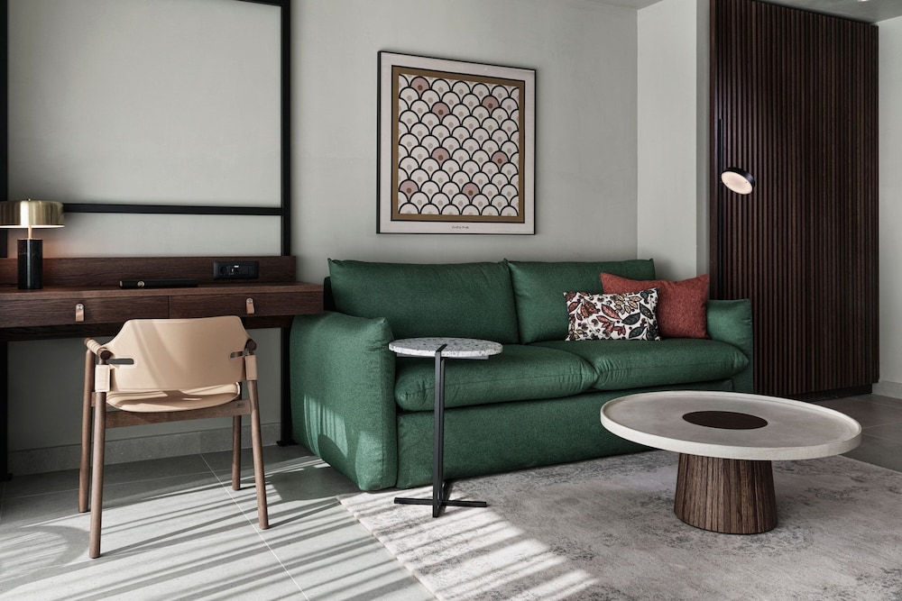 Executive Suite, 1 Bedroom, Balcony - Photo 7