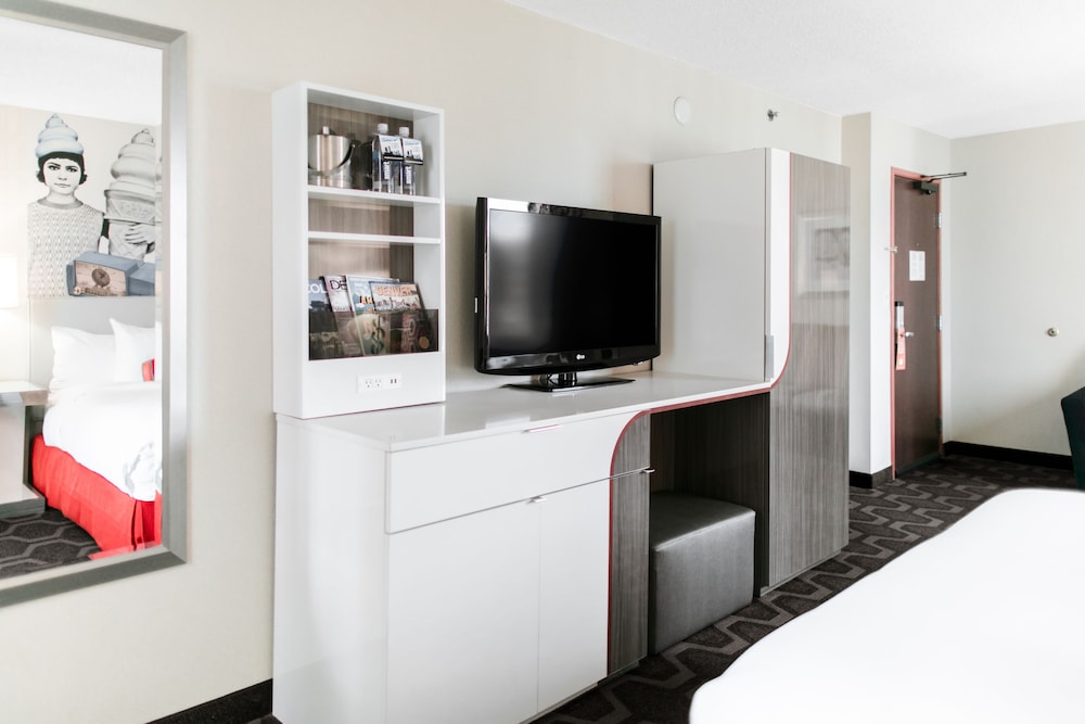 Room, 1 King Bed, Mountain View - Photo 2