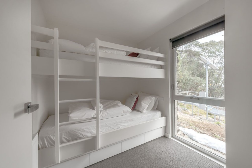 2 Bedroom 4 Share - Queen beds photo 3