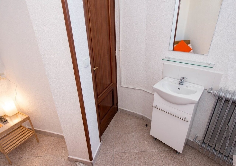 Basic Single Room photo 3
