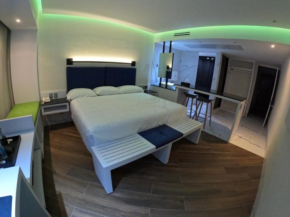Suite - Photo 6