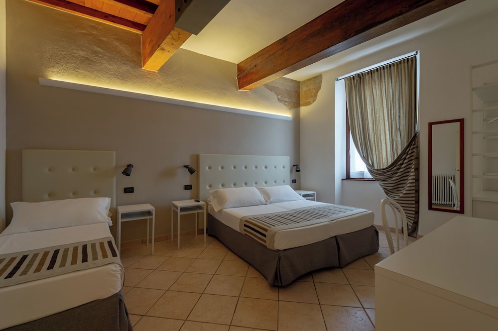 Triple Room, 1 Bedroom photo 3