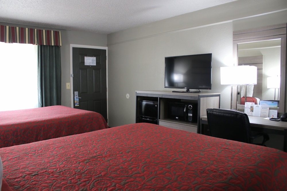 Room, 2 Queen Beds, Non Smoking - Photo 7