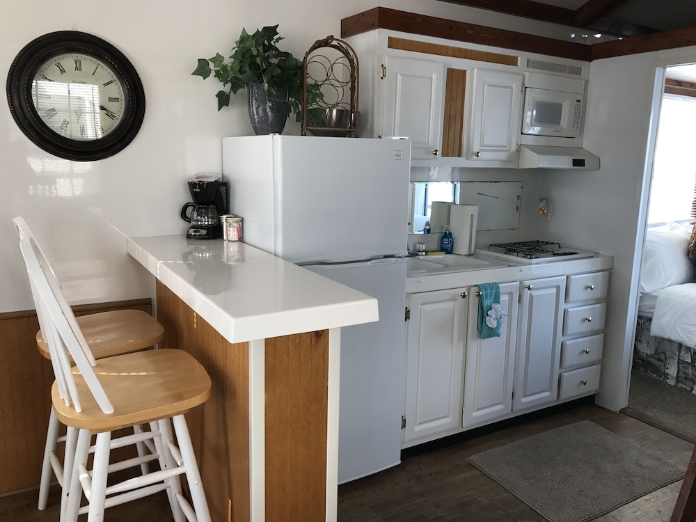 Sea Biscuit: Aqua Lodge, 1 Bedroom, Bay View photo 2