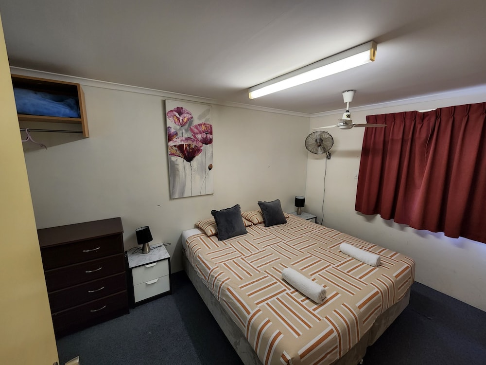 One Bedroom Apartment Queen Bed - Photo 11