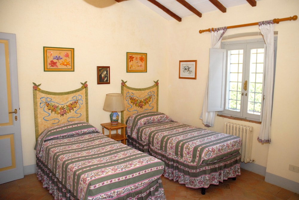 Villa, 6 Bedrooms photo 3