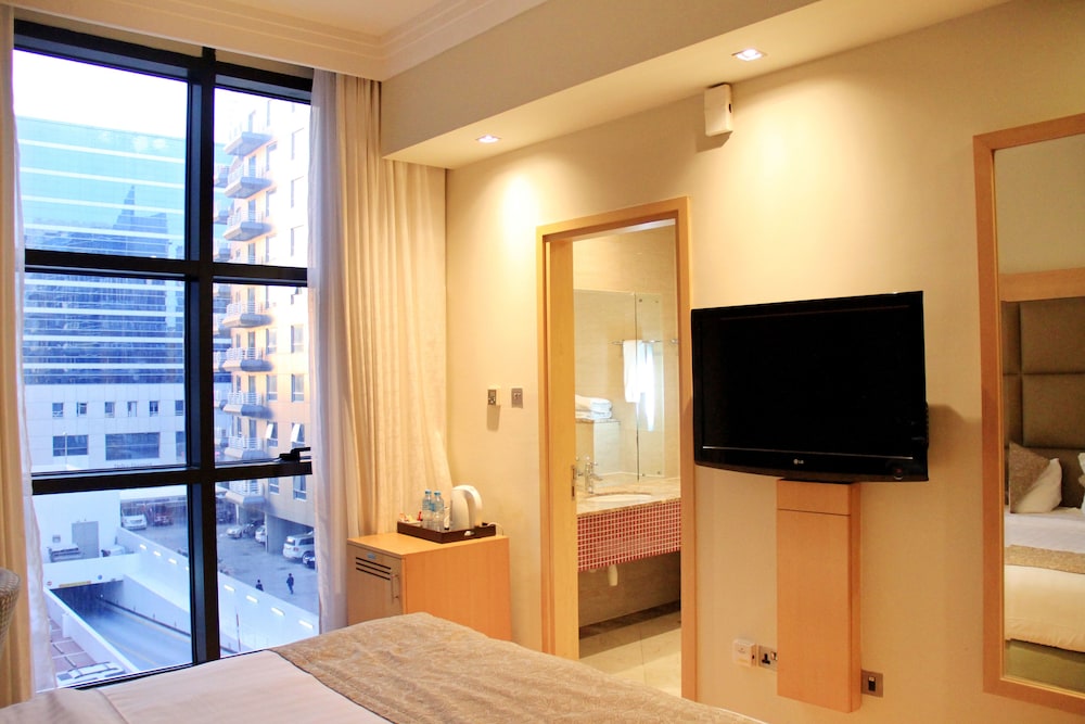 Deluxe Room, 1 King Bed photo 3
