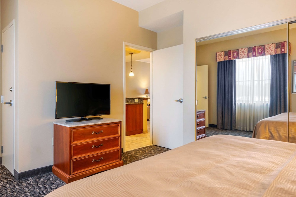 Suite, Non Smoking - Photo 4
