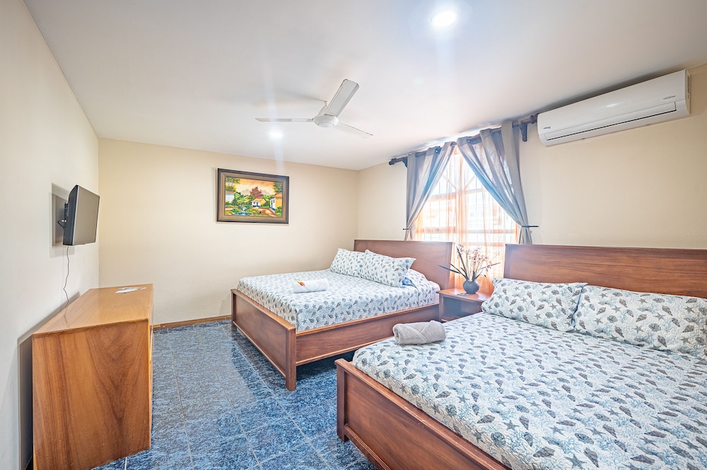 Standard Room, Multiple Beds photo 3