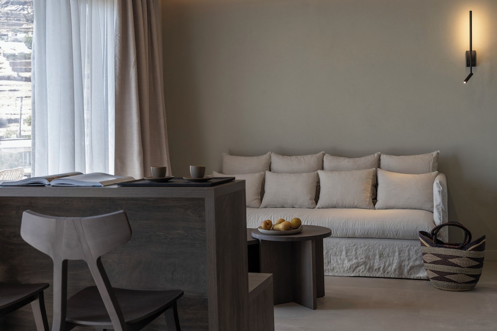 Lithos 2 Bedroom Suite | Partial Sea View