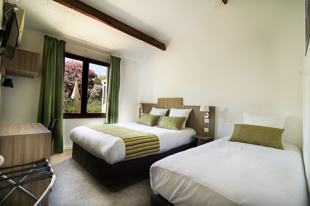 Family Quadruple Room, Garden View - Photo 1