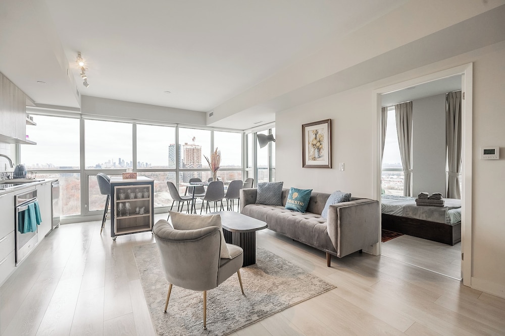 Deluxe Condo, 2 Bedrooms, Balcony, City View