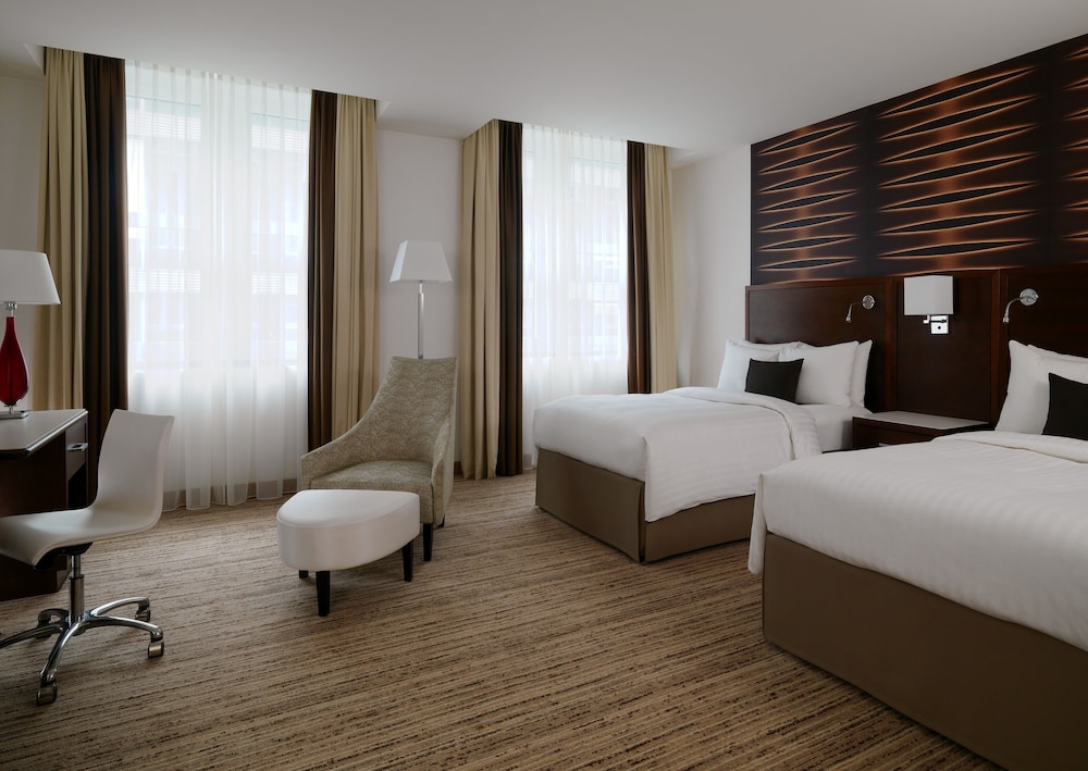 Grand with Two Twin Beds (Non Smoking)