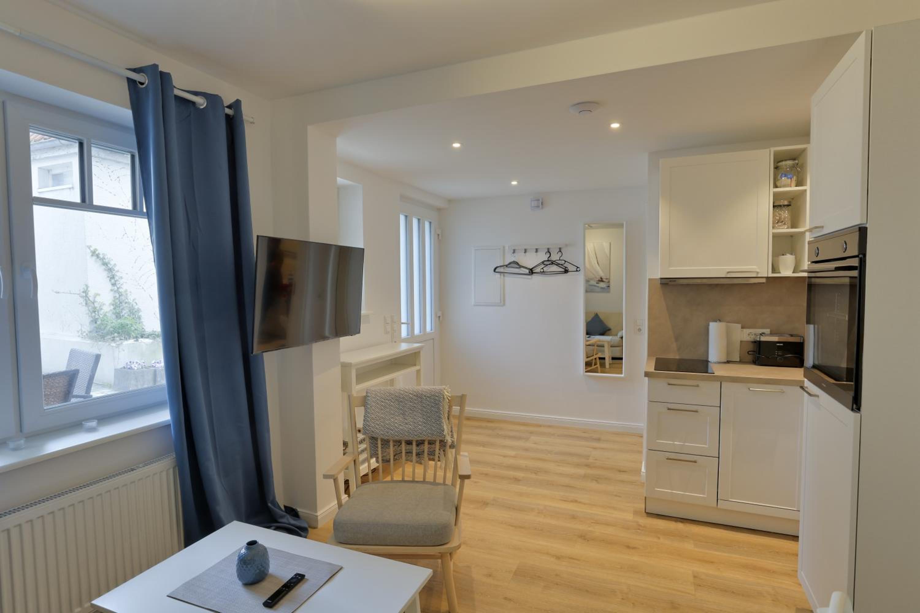 Apartment 49 - Photo 2